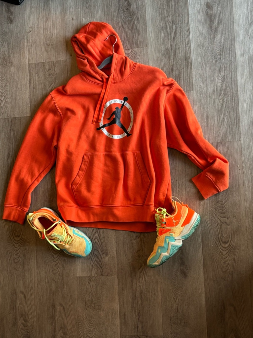 Jordan Bright Orange Xl Pullover Hoodie with Red Jumpman Tag & Jordan 9.5 men